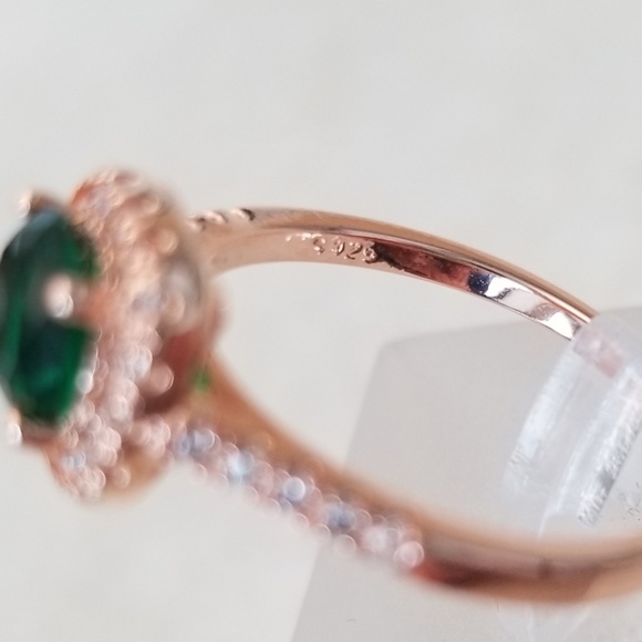 18k Emerald Ring - Picture 6 of 8